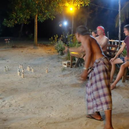 攀牙朝伊先生酒吧和小屋 Ko Phra Thong 外观 照片