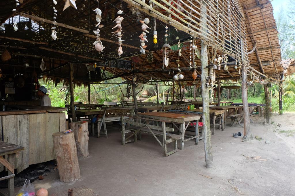攀牙朝伊先生酒吧和小屋 Ko Phra Thong 外观 照片