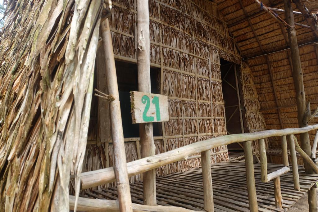 攀牙朝伊先生酒吧和小屋 Ko Phra Thong 外观 照片