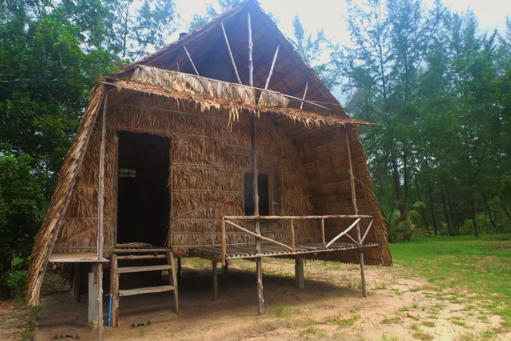 攀牙朝伊先生酒吧和小屋 Ko Phra Thong 外观 照片