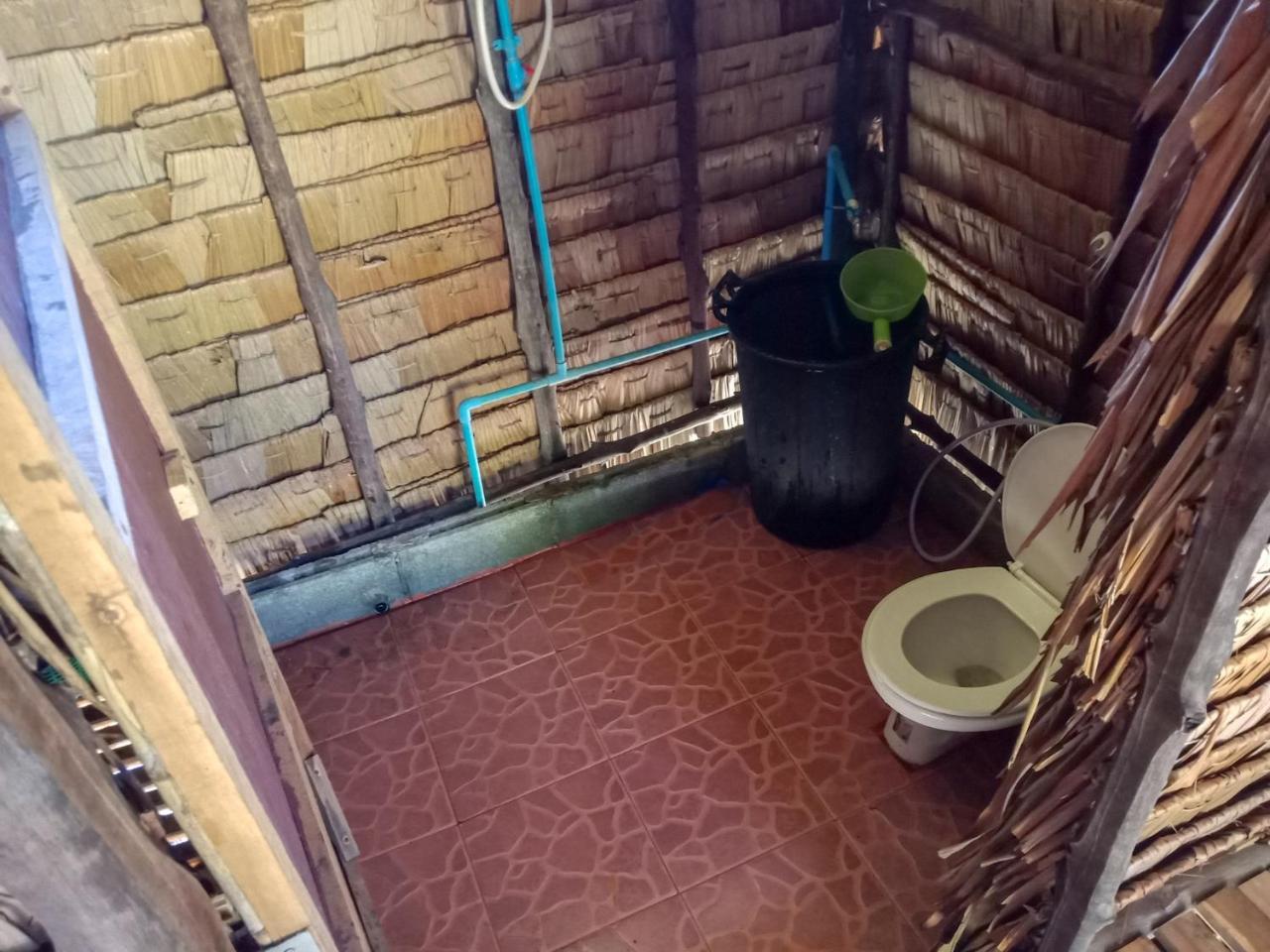 攀牙朝伊先生酒吧和小屋 Ko Phra Thong 外观 照片