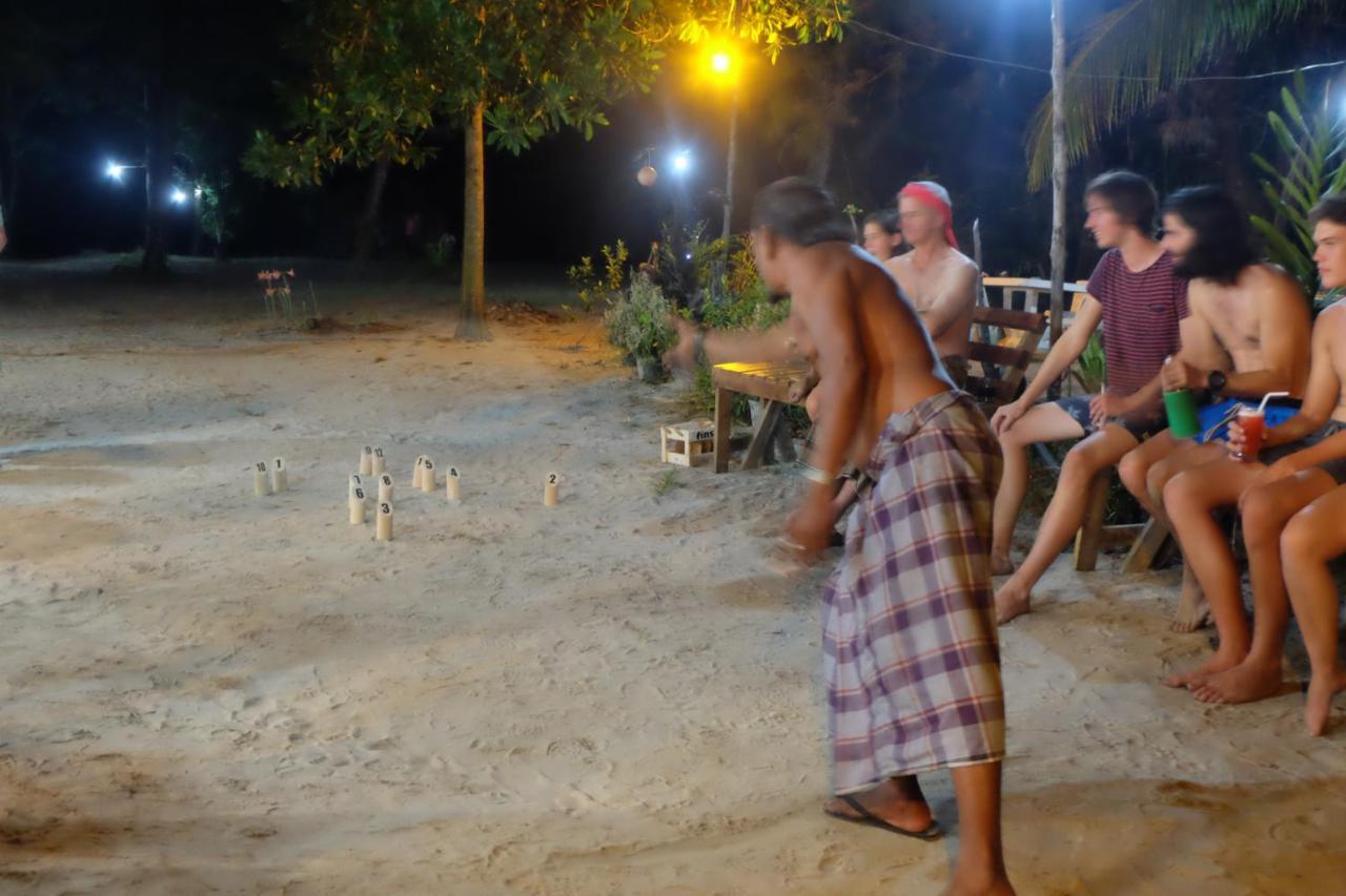 攀牙朝伊先生酒吧和小屋 Ko Phra Thong 外观 照片